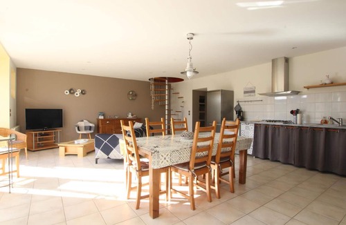 Beslon Cottage | Norman House with Garden and Pets Allowed