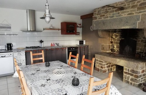 Beslon Cottage | Norman House with Garden and Pets Allowed
