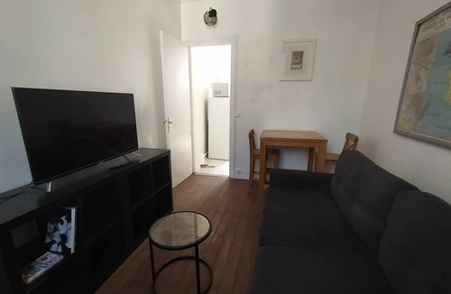 Deville-les-Rouen Apartment | Norman Nest - Easy and Free Parking