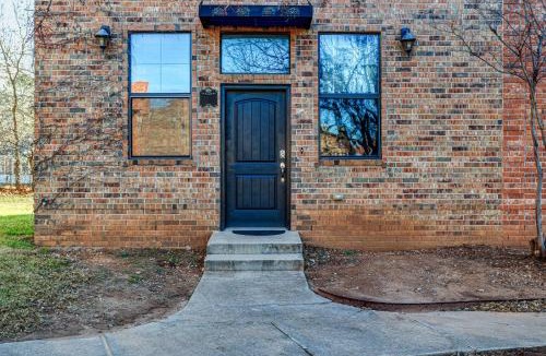 Norman House | Norman Retreat: 1 Mi to The University of Oklahoma