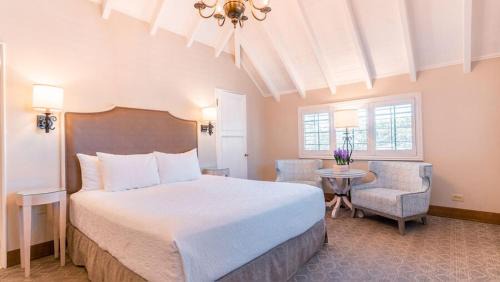 Golden Rectangle Hotel | Normandy Inn