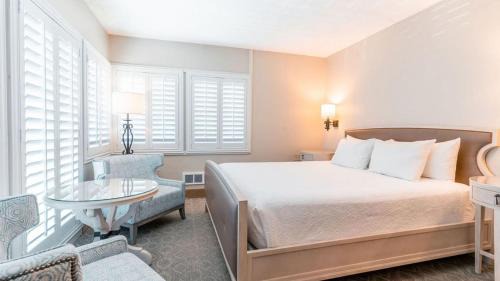 Golden Rectangle Hotel | Normandy Inn