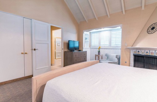 Golden Rectangle Hotel | Normandy Inn