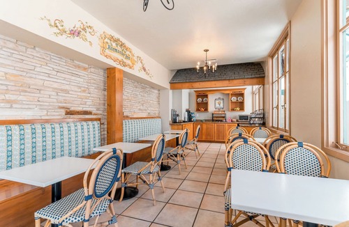 Golden Rectangle Hotel | Normandy Inn