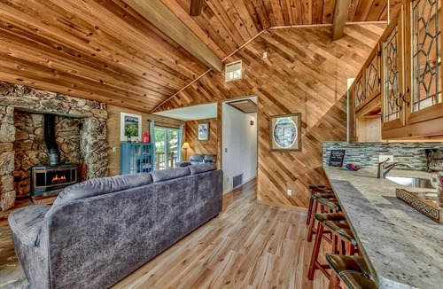 North Upper Truckee House | Normuk Mountaintop 2BR, 2BA -Pets OK