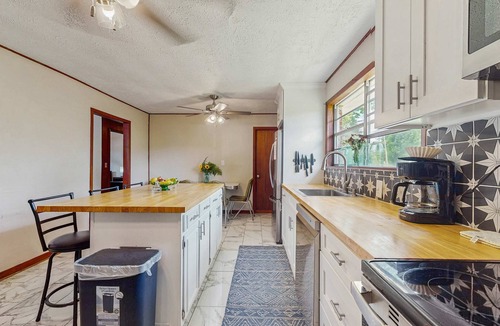Lone Mountain House | Norris Lake Cabin Getaway, Sleeps 6・View・Fire pit