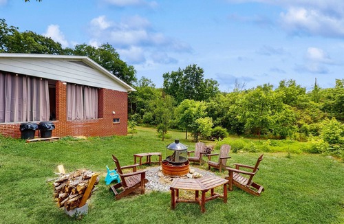 Lone Mountain House | Norris Lake Cabin Getaway, Sleeps 6・View・Fire pit