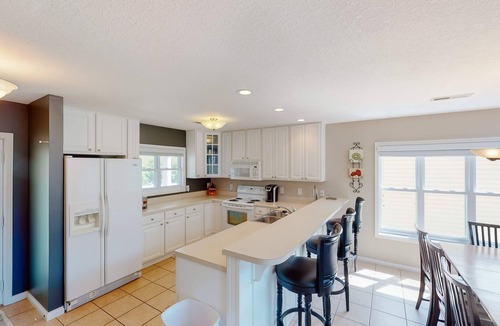 La Follette House | Norris Lake Family Retreat・Shared Pool・Grill・View