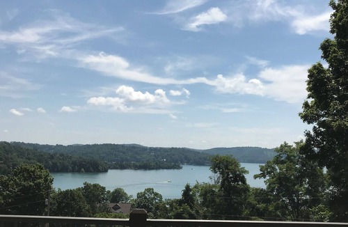 La Follette House | NORRIS LAKE FRONT RENTALS: SHANGHAI LAKE VIEW PARADISE WITH BEAUTIFUL VIEWS