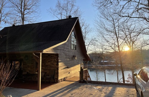Big Creek House | Norris Lakefront Retreat- Hot Tub, Firepit, Dock. Direct Lake Front. Sleeps 20