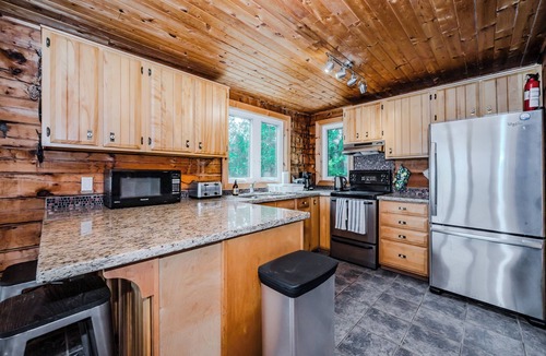 Lion's Head Cottage | Norse Nook | SAUNA+HOT TUB | BAYSIDE Waterfront