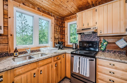 Lion's Head Cottage | Norse Nook | SAUNA+HOT TUB | BAYSIDE Waterfront