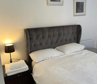 East Acton Apartment | North Acton Flat