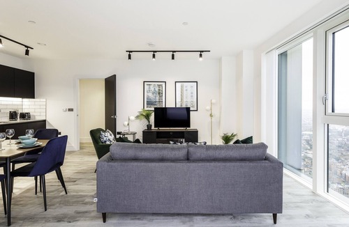 East Acton Apartment | North Acton IX - 2Bed King/Double + 2Bath +Balcony