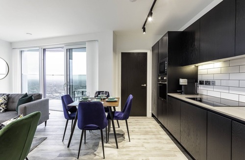 East Acton Apartment | North Acton IX - 2Bed King/Double + 2Bath +Balcony