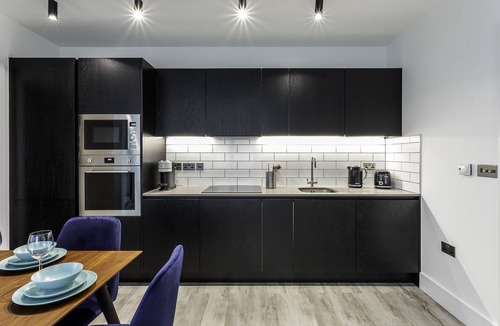 East Acton Apartment | North Acton IX - 2Bed King/Double + 2Bath +Balcony