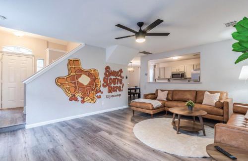 McNeil House | North ATX Paradise Oasis pool w Hot Tub 4BR 2 half BA