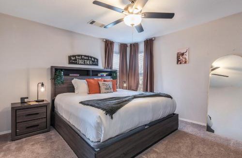 McNeil House | North ATX Paradise Oasis pool w Hot Tub 4BR 2 half BA