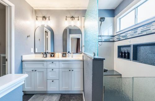 McNeil House | North ATX Paradise Oasis pool w Hot Tub 4BR 2 half BA