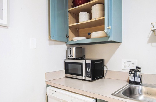 Barrington Oaks House | North Austin 2BR | Near UT + Domain