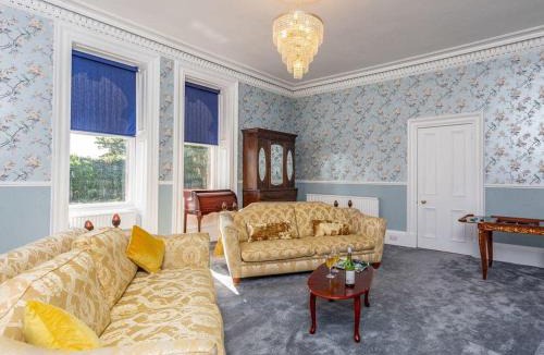 Lybster House | North Bank House