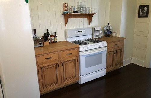 Wall House | North Belmar Unique Seaside Colonial - Sleeps 8