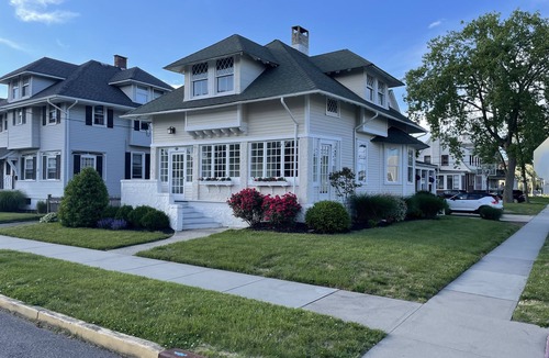 Wall House | North Belmar Unique Seaside Colonial - Sleeps 8