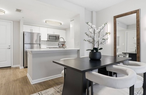 North Bethesda Apartment | North Bethesda - Luxe Apartment