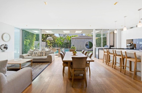 North Bondi House | North Bondi Poolside ~ 4 bedrooms ~ Pool ~ Parking