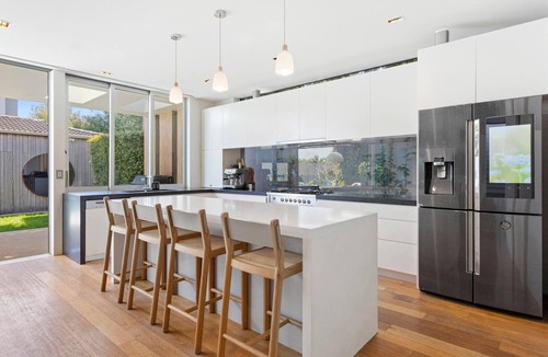 North Bondi House | North Bondi Poolside ~ 4 bedrooms ~ Pool ~ Parking