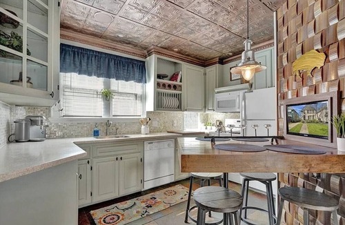 North Buffalo Apartment | North Buffalo Getaway – 2 Floors w Kids Playroom