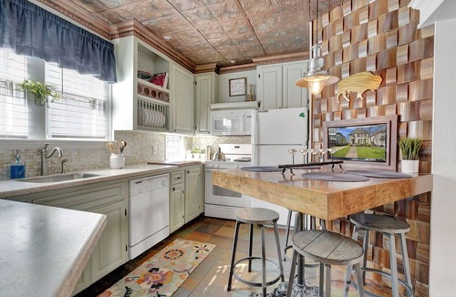 North Buffalo Apartment | North Buffalo Getaway – 2 Floors w Kids Playroom