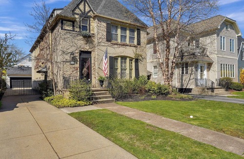 North Buffalo Apartment | North Buffalo Getaway – 2 Floors w Kids Playroom