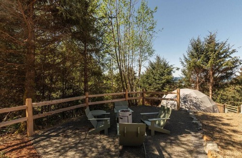 Tierra Del Mar Cabin | North Cape Dome - Forest View - Sleeps 4 - w/SHARED Luxury Bathhouse Access
