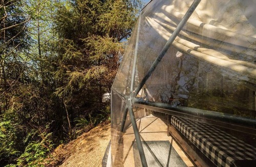 Tierra Del Mar Cabin | North Cape Dome - Forest View - Sleeps 4 - w/SHARED Luxury Bathhouse Access