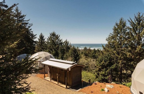 Tierra Del Mar Cabin | North Cape Dome - Sleeps 2 - w/SHARED Luxury Bathhouse Access