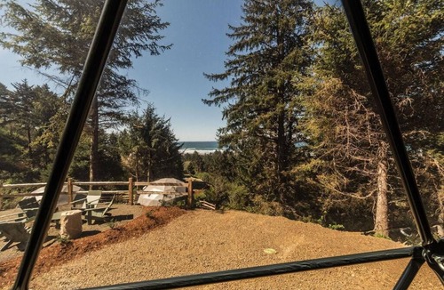 Tierra Del Mar Cabin | North Cape Dome - Sleeps 4 - w/SHARED Luxury Bathhouse Access