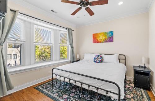 St. Ben's Apartment | North Center Chicago - Walkable - Transit Accessible - King & Queen Beds