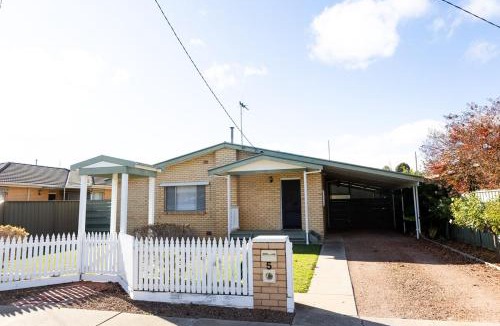 Shepparton House | North Central Spacious Charmer