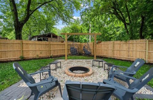 North Chicago House | North Chi retreatNavySaunaTiki BarGames