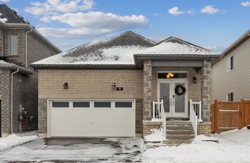 Innisfil House | North City Haven - Cozy 2 Bedroom Retreat