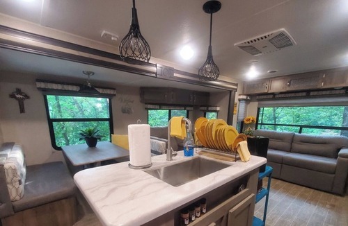 Muse RV Rental | North Creekside Camper @ Heaven's Gate RV