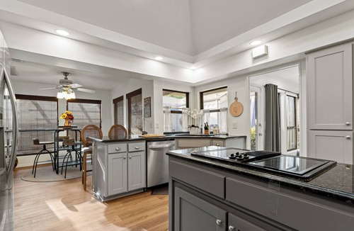 Far North Dallas House | North Dallas Retreat - 3 Bedrooms | Spacious Backyard