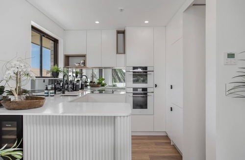 Freshwater Apartment | North-East Facing Modern 2-bed Apartment