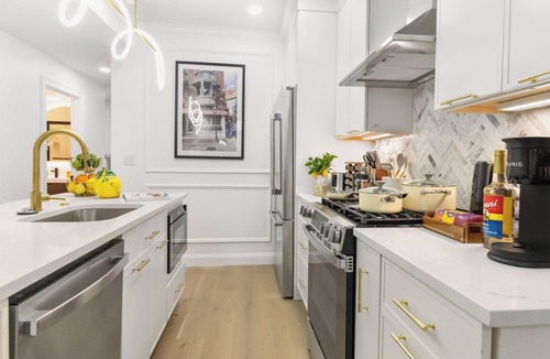 North End Apartment | North End Apartment Prime Location