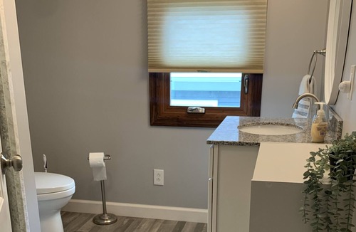 Bridgeport House | North Facing Waterfront. Catch Sunset and Sunrise!