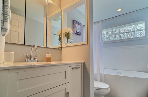 Aquebogue House | North Fork Escape Near Wineries, Beaches And Hamptons