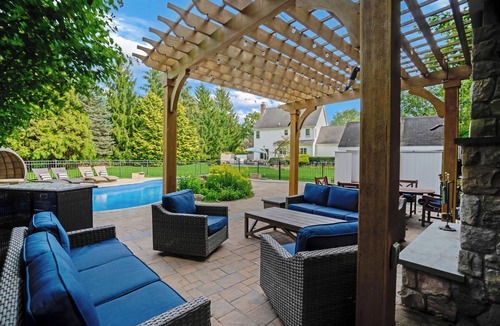 Laurel House | North Fork Oasis: Heated Pool, Hot tub