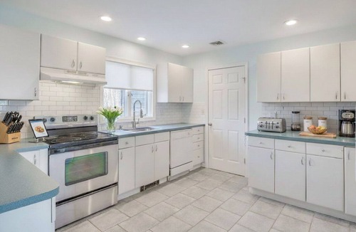 Southold Apartment | North Fork Summer Escape - 5BR Waterfront Home with Private Beach Access