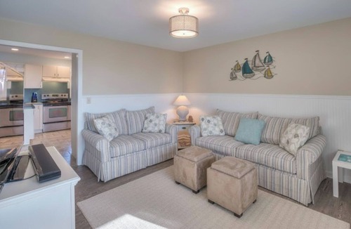 Southold Apartment | North Fork Summer Escape - 5BR Waterfront Home with Private Beach Access